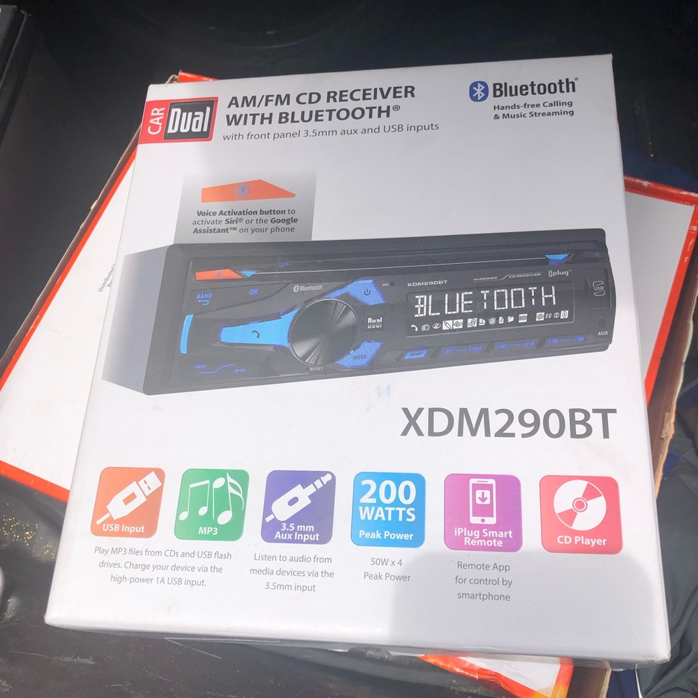 Brand new dual radio never been opened still in the box